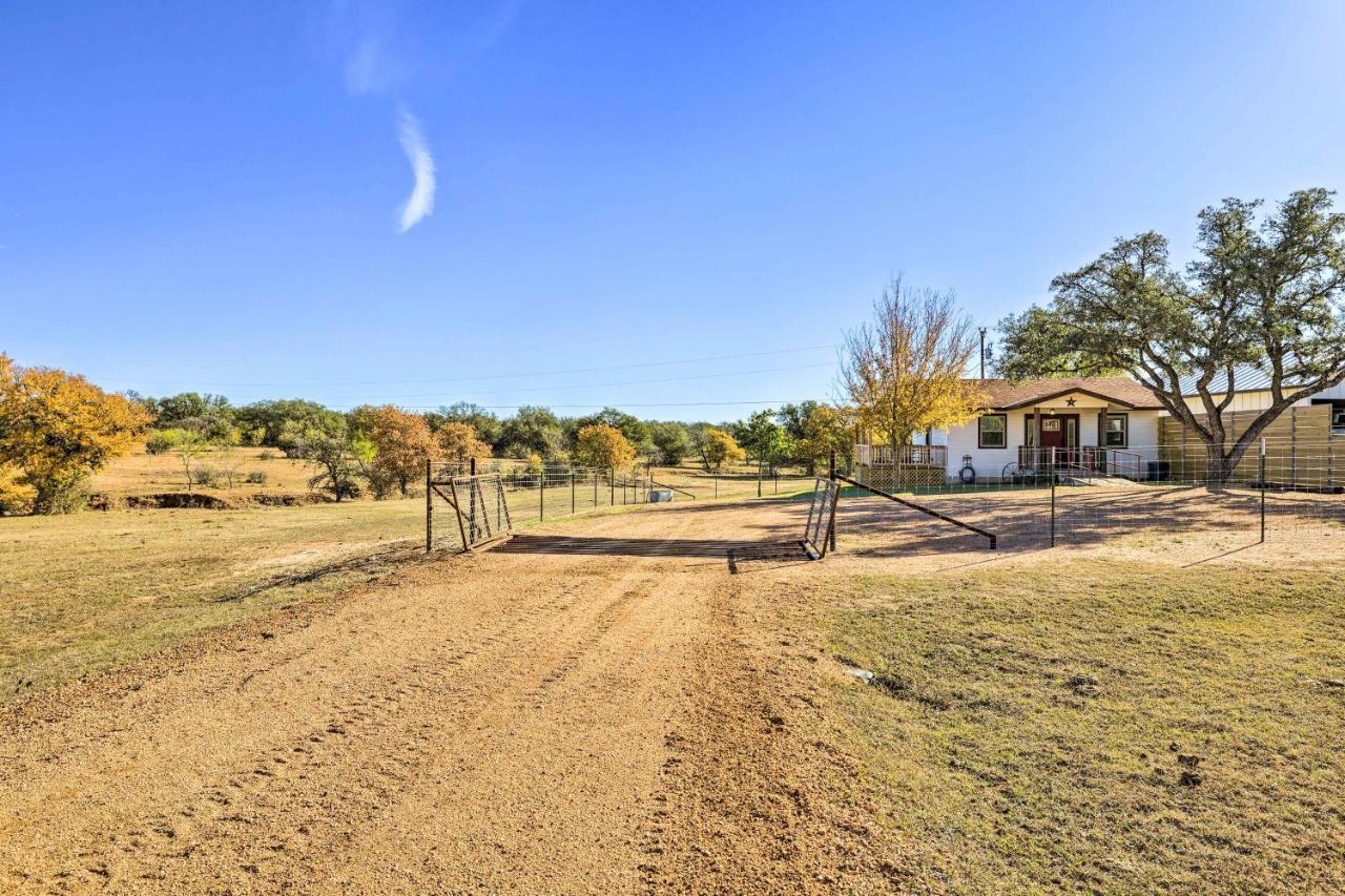 Cozy Fredericksburg Studio Near Wineries! Exterior photo